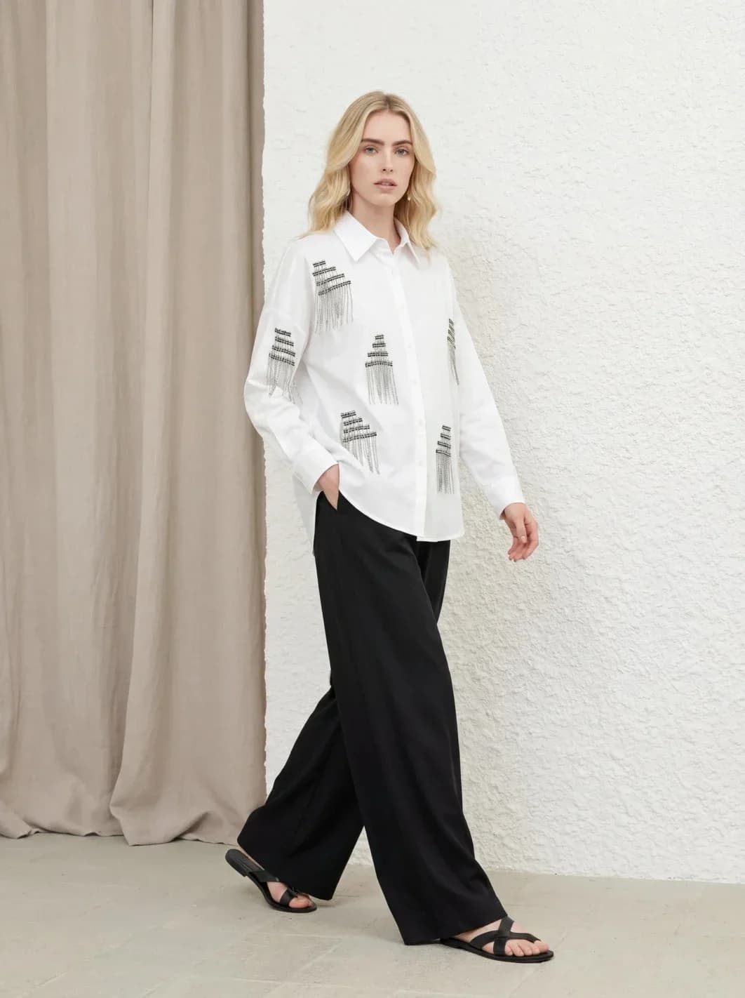 Chemise blanche brodée de cristaux, vue 3